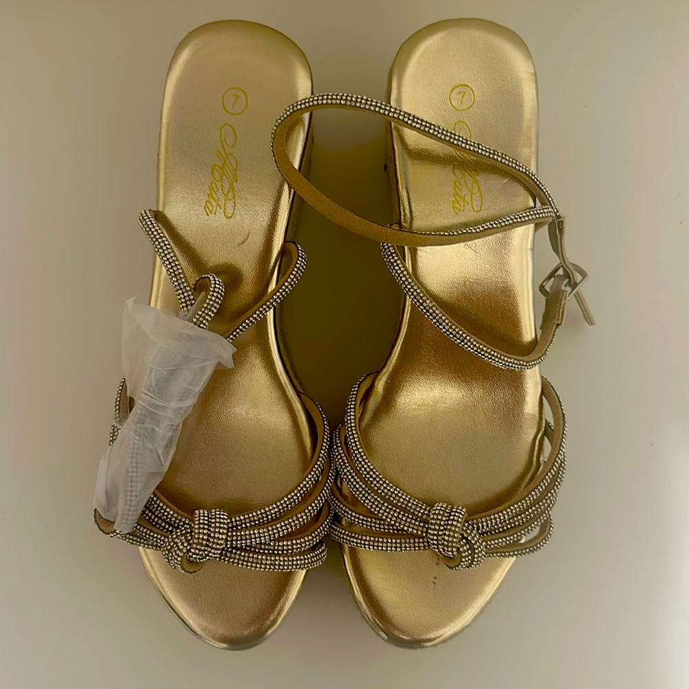 BRAND NEW Women’s Wedged Espadrille Sandals
